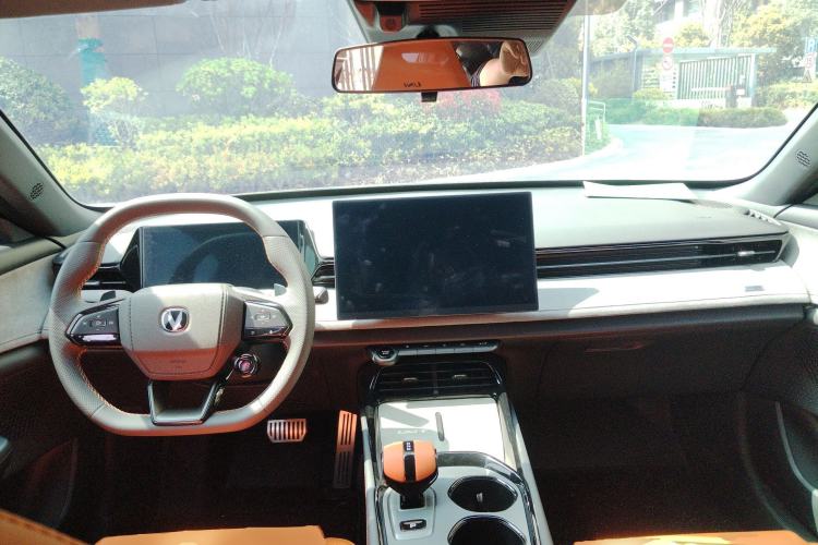 Used CHANGAN UNI-V 2025 Model Third-Generation 2.0T Dynamic Edition
