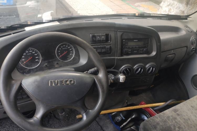 Used Iveco Power Daily 2013 2.5T-V39 Low-Roof Box Truck