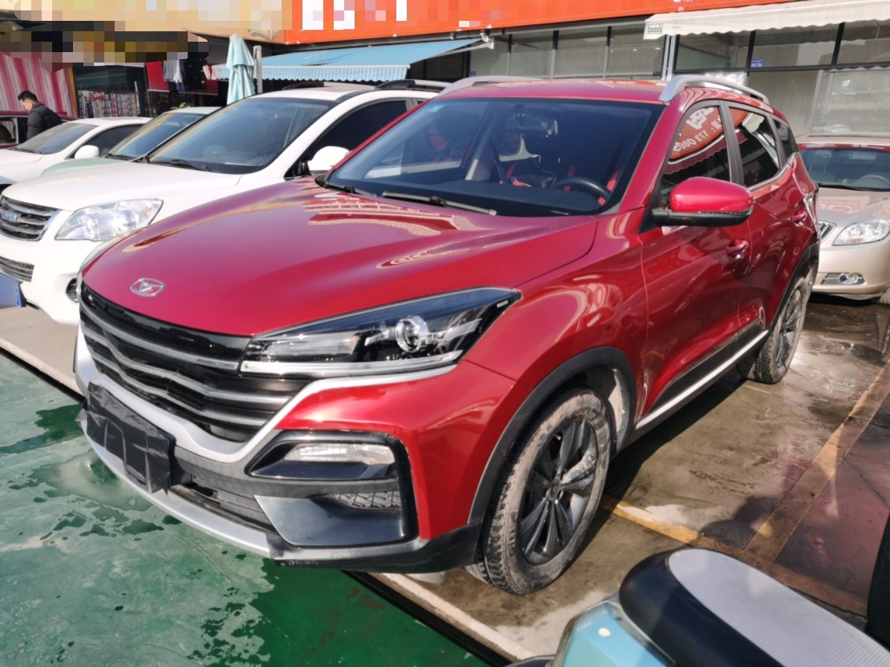 Под передней частью автомобиля