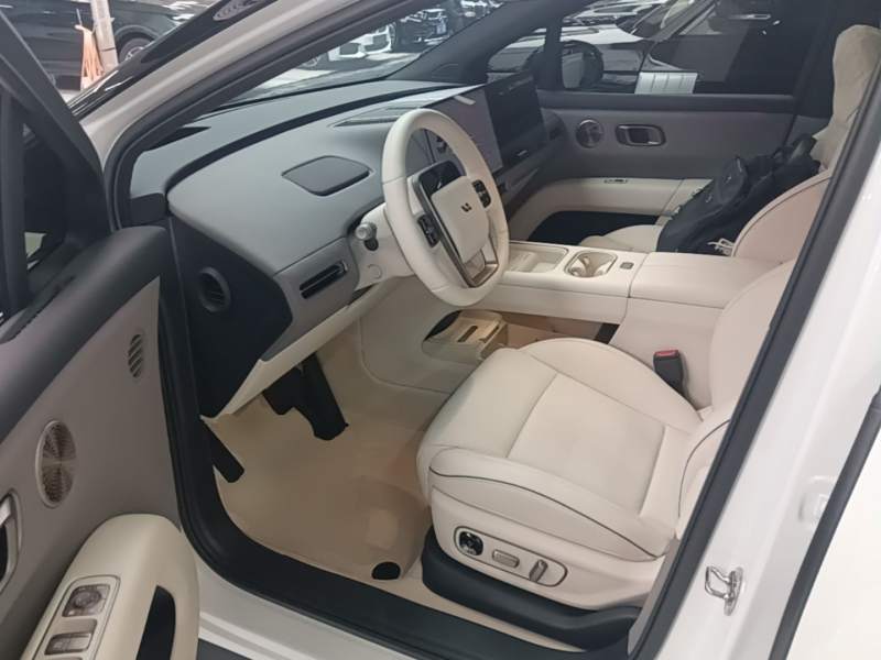 Used Li Auto i6 2025 Model Four-Wheel-Drive Standard Type — 15