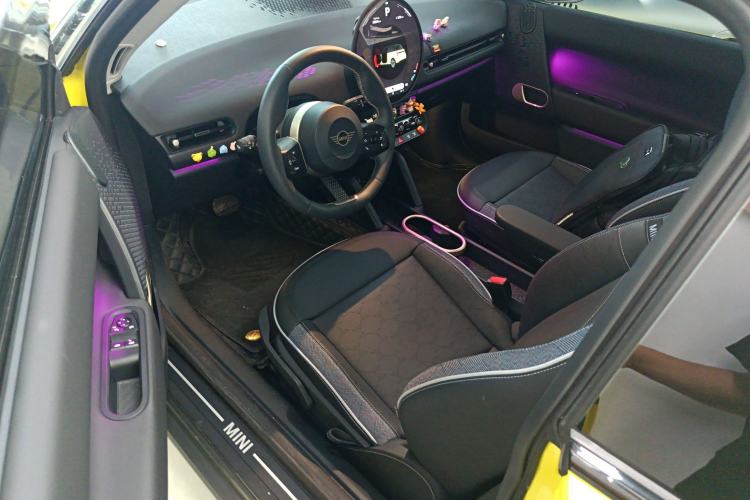 Used MINI Electric COOPER 2024 456km COOPER E Classic Edition
