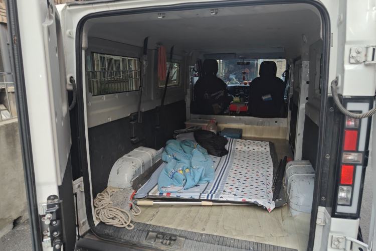 Used SRM New Energy E3 2025 Fudi 310KM Practical Passenger Vehicle Trunk