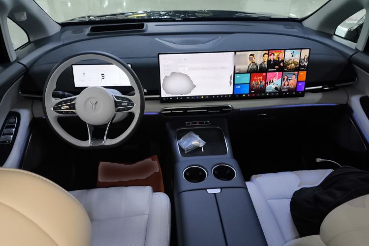 Used VOYAH Dream 2025 PHEV Four-Wheel Drive Prestige Kunpeng Edition Center Console