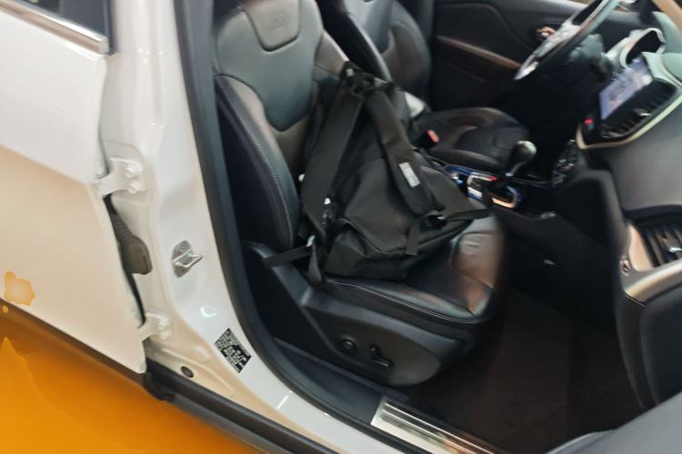 Used Jeep Cherokee 2016 2.4L Leading Edition
