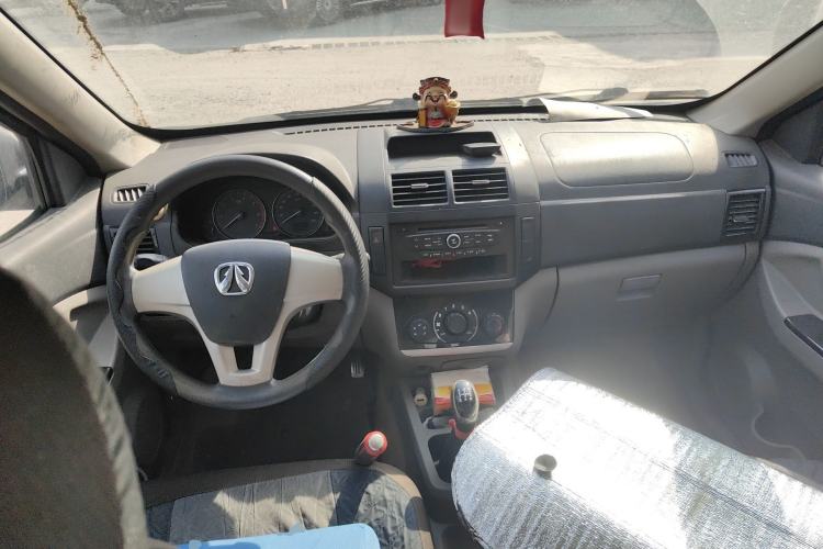 Used BAIC Weiwang M20 2014 1.5L practical type BJ415A Center Console