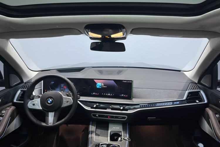 Used BMW X5 2023 xDrive 30Li Luxury M Sport Package Interior 6