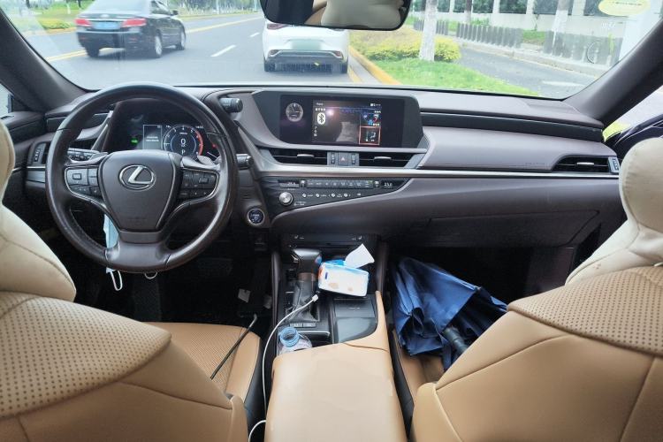 Used Lexus ES 2020 300h Premier Edition