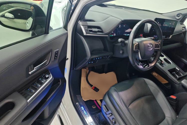 Used Toyota SIENNA 2021 2.5L Hybrid Platinum Edition Driver Seat