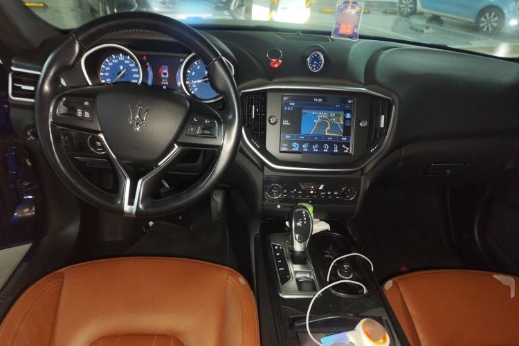Used Maserati Ghibli 2014 3.0T Standard Edition Center Console