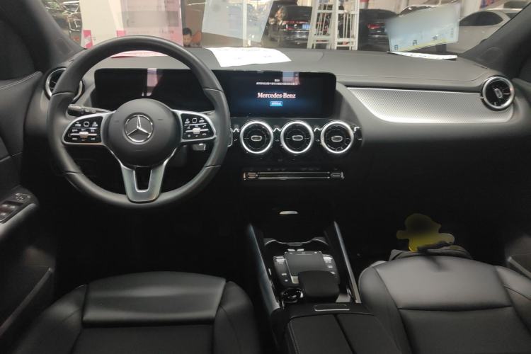 Used Mercedes-Benz GLA 2022 Second Facelift GLA 200 Center Console