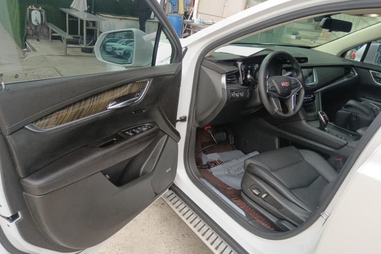 Used Cadillac XT5 2018 25T Luxury Model Driver Seat