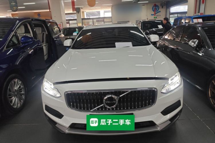 Used Volvo V90 2023 Cross Country B5 AWD Smart Range Edition
