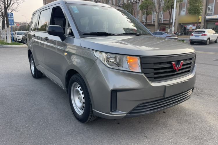 Used Wuling Hongguang PLUS 2019 1.5T Manual Standard Edition 5 Seats
