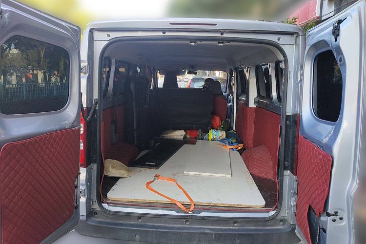 Used Wuling Yangguang 2025 Model 310KM Bus Edition—Customized by CATL
