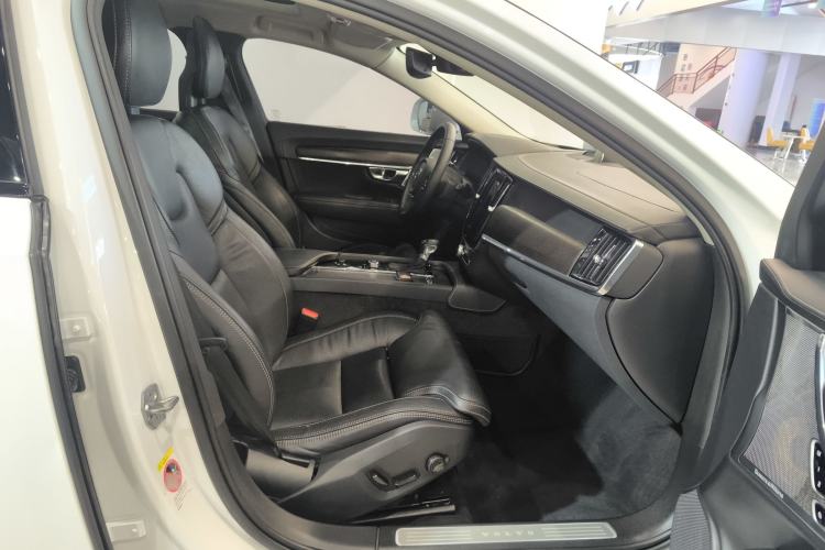 Used Volvo V90 2017 Cross Country T5 AWD Prestige Edition
