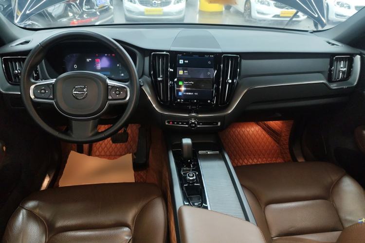 Used Volvo XC60 2024 B5 4x4 Smart Luxury Edition Center Console