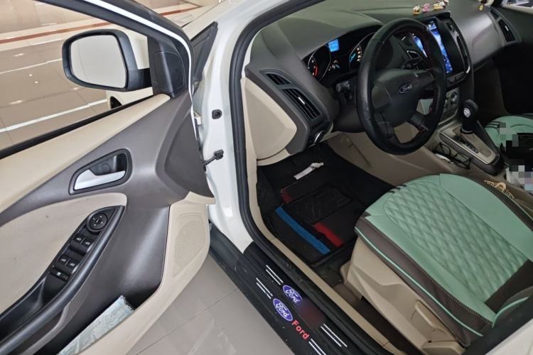 Used Ford Focus 2012 Sedan 1.6L Automatic Comfort Model
