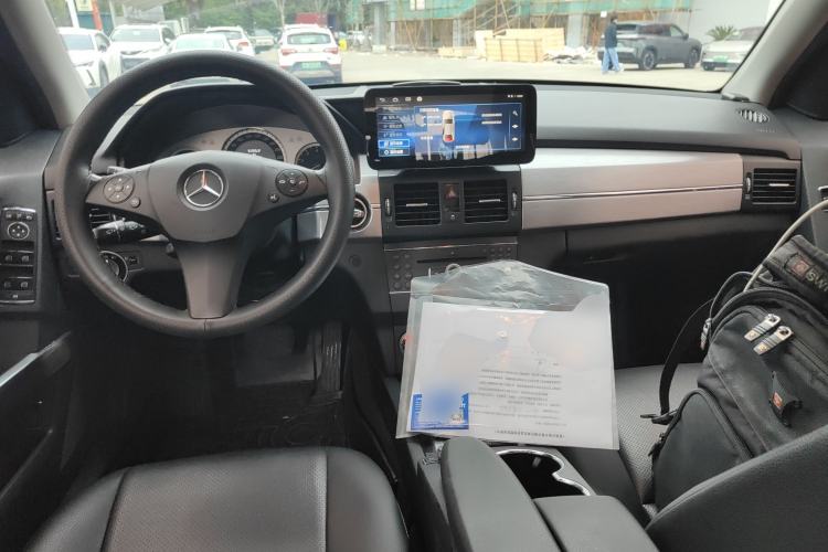 Used Mercedes-Benz GLK-Class 2011 GLK 300 4MATIC Fashion Model Center Console