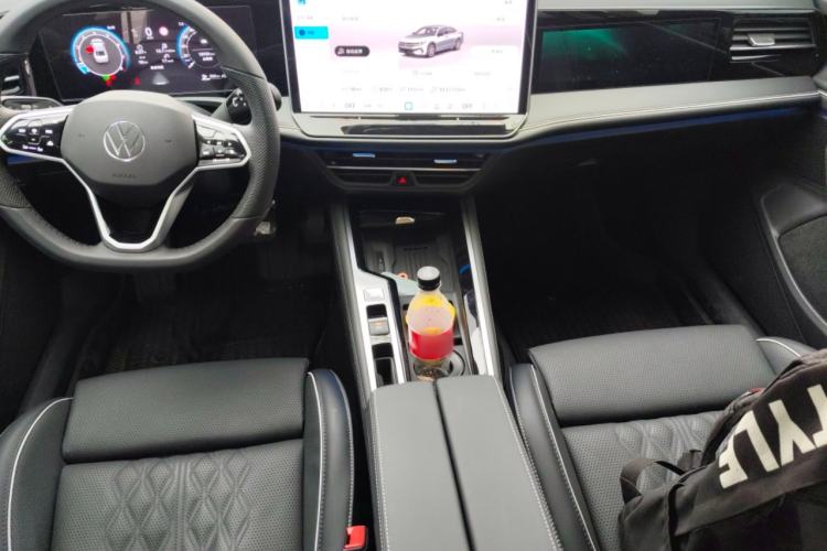 Used Volkswagen Magotan 2024 380TSI DSG Ultimate Edition Center Console