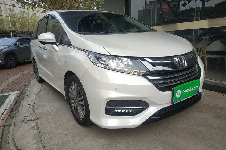 Used Honda Odyssey 2018 2.4L Luxury Edition Front Right 45 Deg
