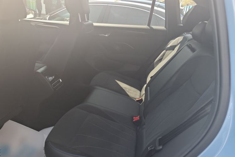 Used Volkswagen Tiguan L 2024 PRO 380TSI Four-Wheel Drive R-Line Prestige Edition Left Rear Seat