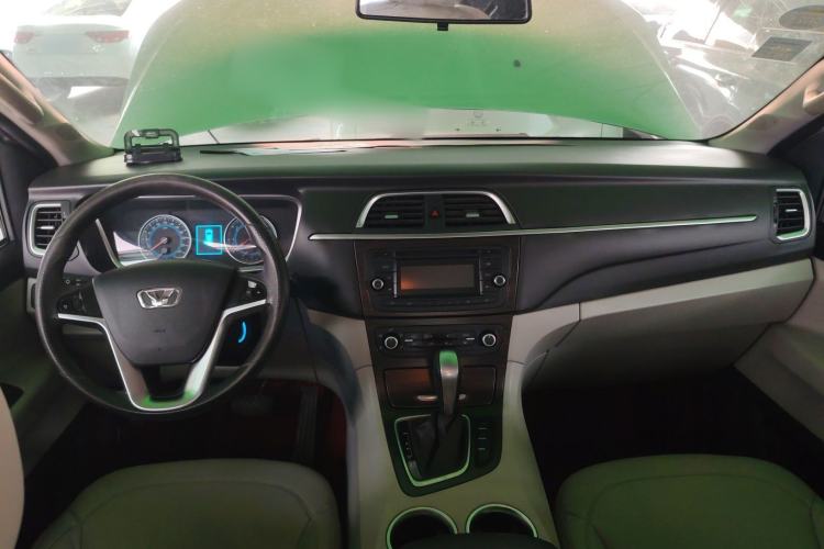 Used Huasong 7 2017 2.0T Automatic Elite Edition Center Console