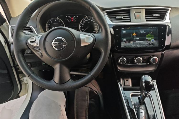 Used Nissan Sylphy 2019 1.6XV CVT Smart Connect Luxury Edition China VI Standard Center Console