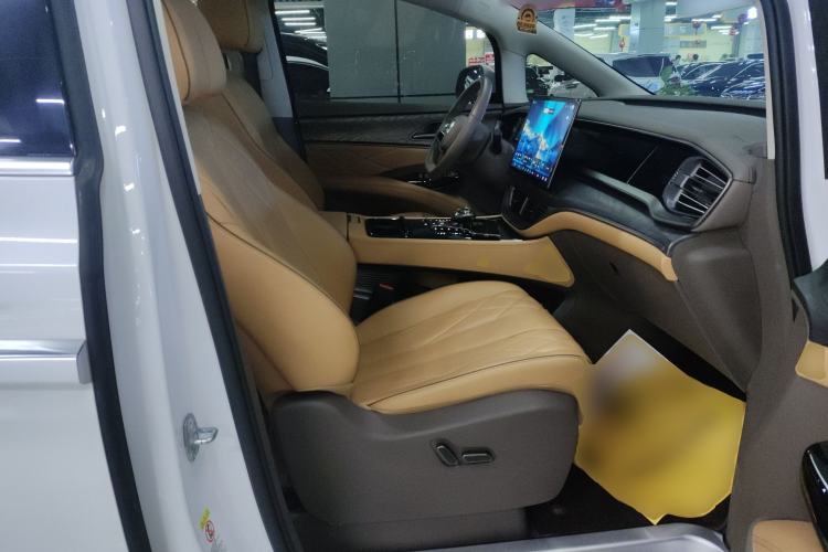 Used Denza D9 2022 DM-i 1040 Prestige Model