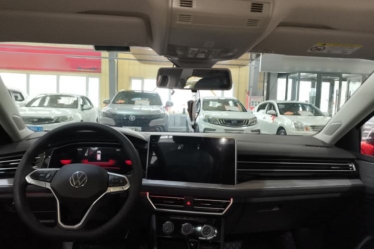 Used Volkswagen Sagitar 2023 300TSI DSG Excellence Edition Center Console