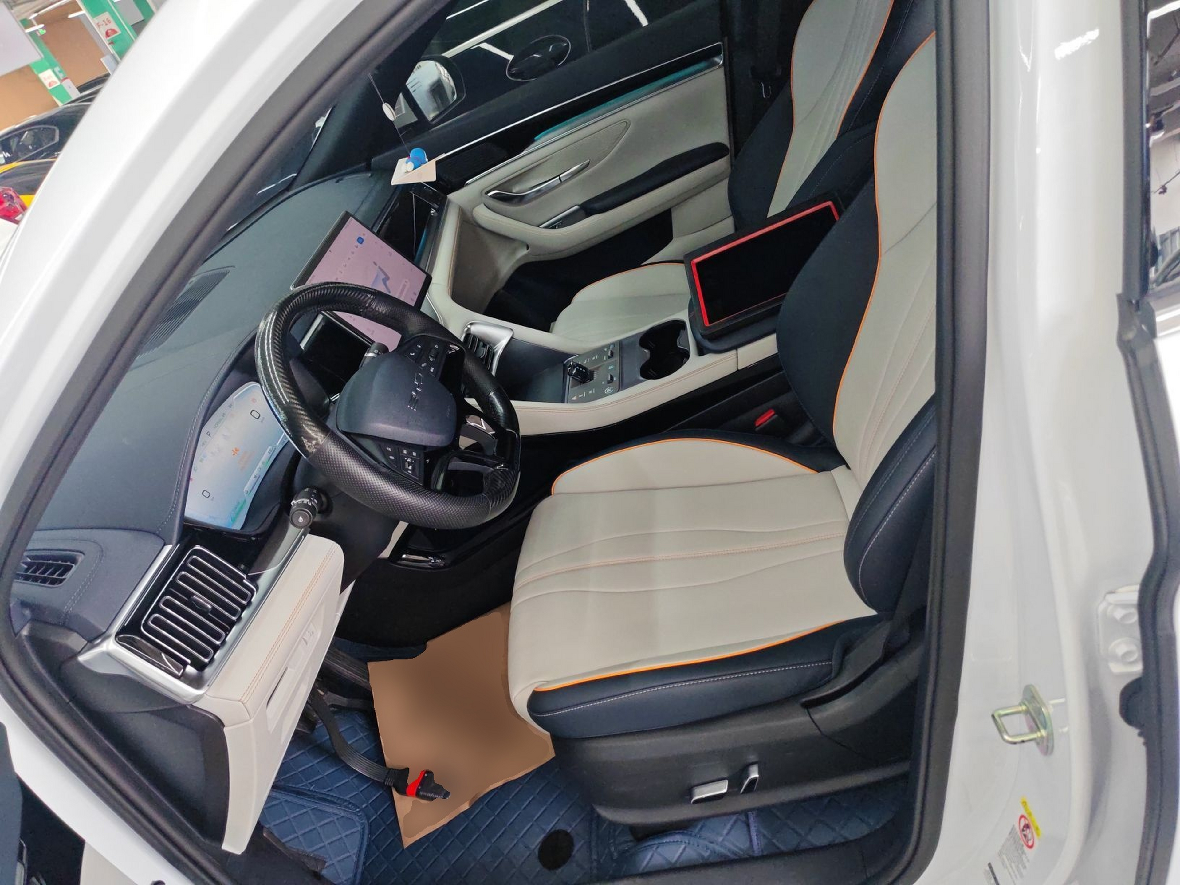 Переднее сиденье в автомобиле