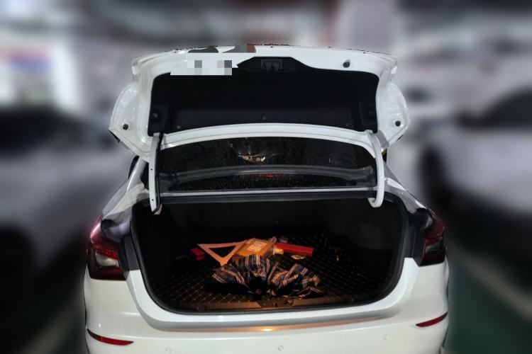 Used CHANGAN Eado 2019 Blue Whale Edition 280T GDI DCT High-Speed Model Trunk