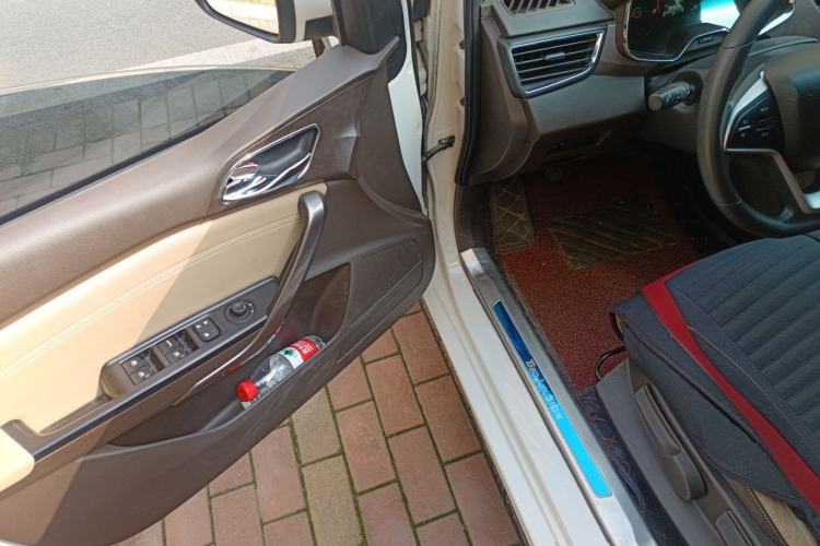 Used Baojun 310W 2017 1.5L Manual Fashion Model China V