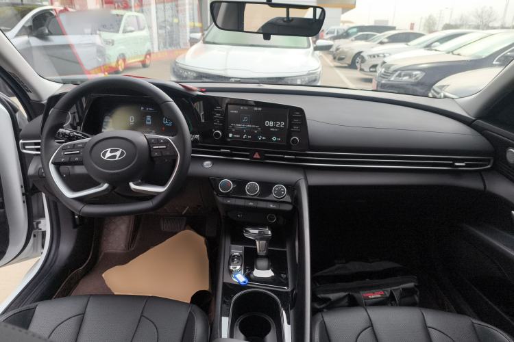 Used Hyundai Elantra 2023 1.5L CVT GLX Elite Edition Center Console