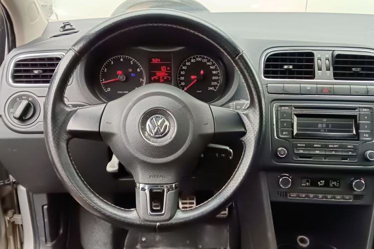 Used Volkswagen Polo 2012 1.6L Cross Polo MT

