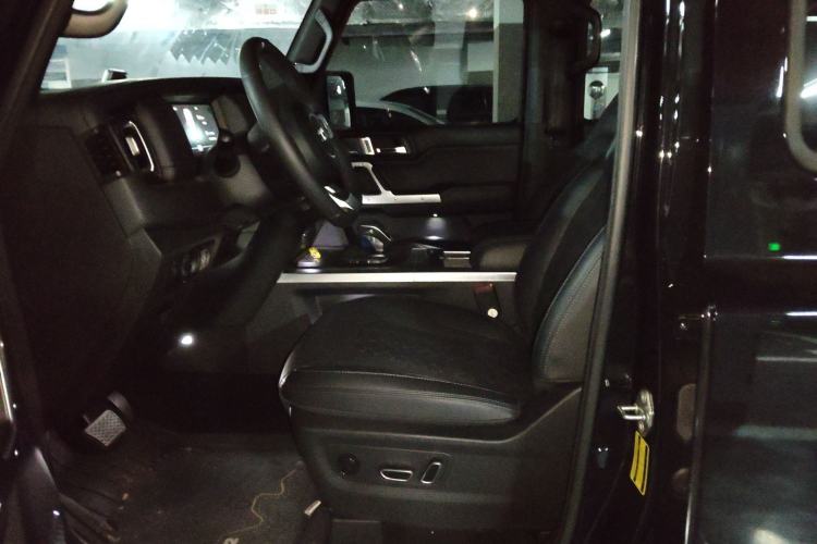 Used 212 T01 2024 2.0T Explorer