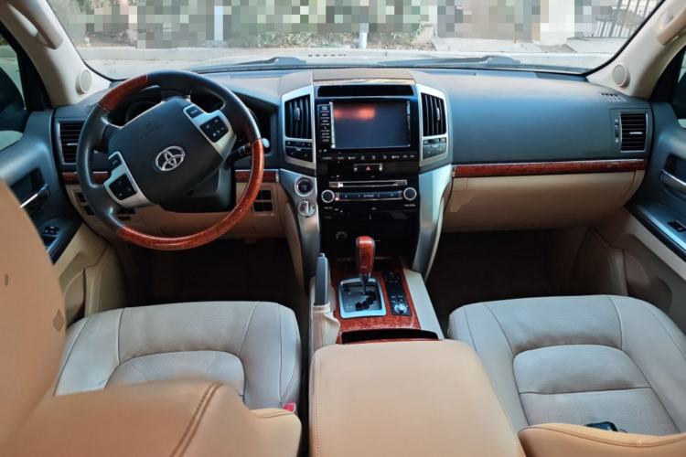 Used Toyota Land Cruiser 2012 4.6L Automatic VX-R
