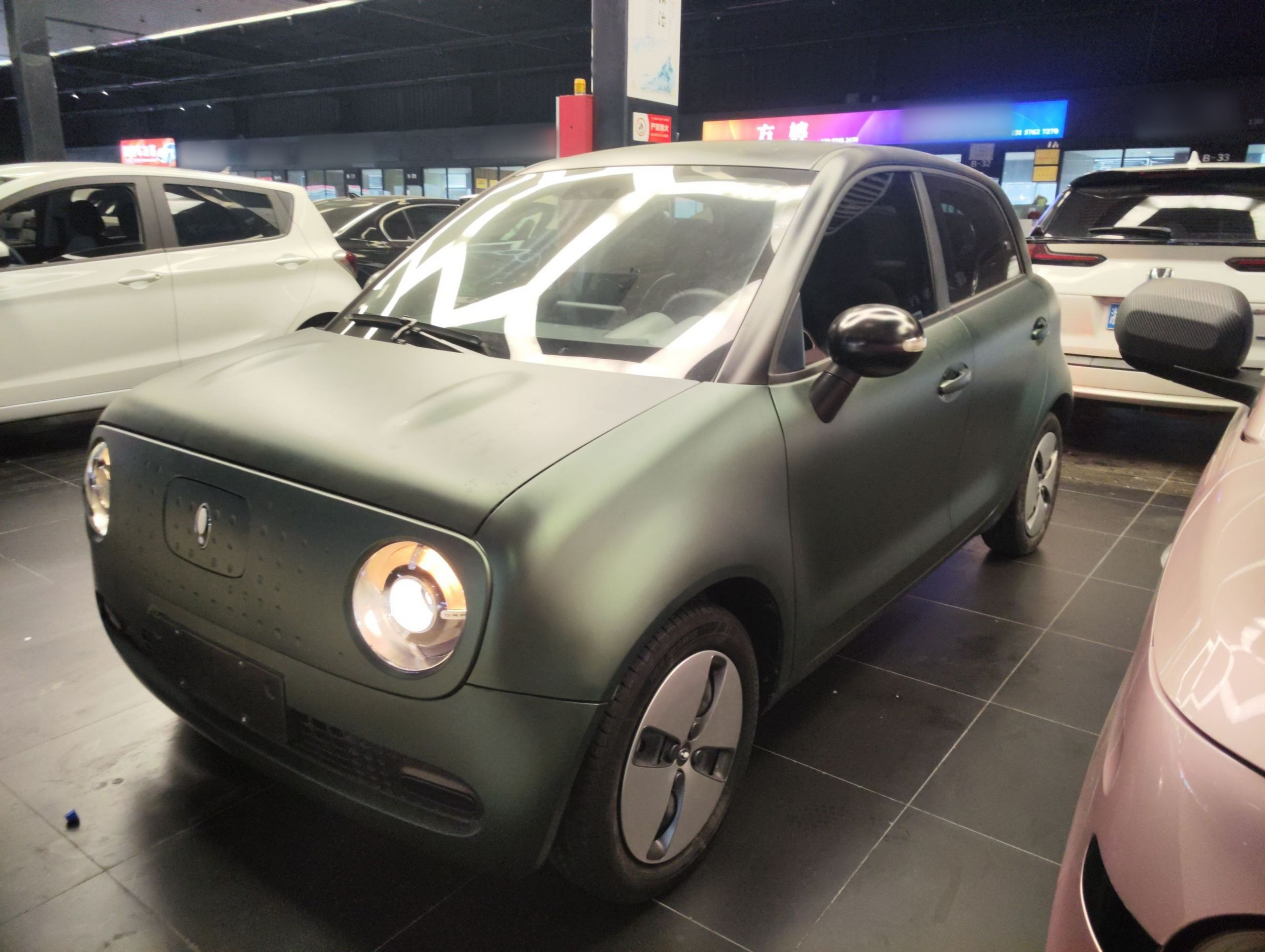 Под передней частью автомобиля