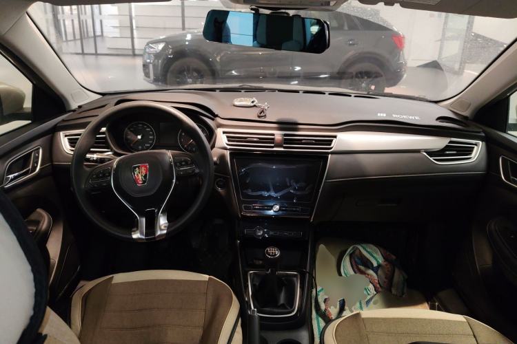 Used Roewe i5 2021 1.5L Manual Platinum Edition Center Console