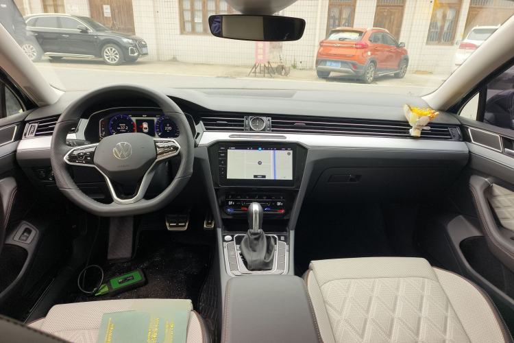 Used Volkswagen Magotan 2025 Revised Version Zhongxiang Edition 330TSI DSG Luxury Trim
