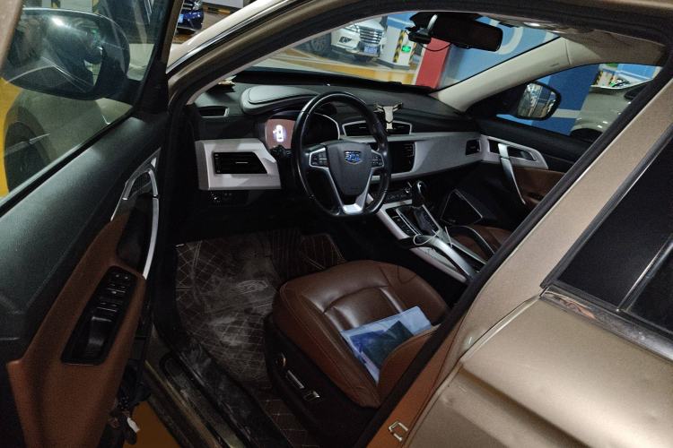 Used Geely Auto Emgrand X7 Sport 2018 1.8TD Automatic All-Wheel-Drive ZhiZun Model with 4G Connectivity Driver Seat