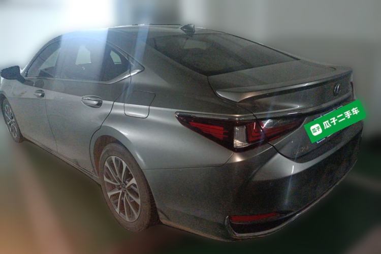 Used Lexus ES 2021 300h Excellence Edition
