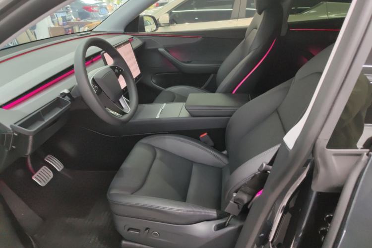 Used Tesla Model Y 2025 Long-Range All-Wheel-Drive Version