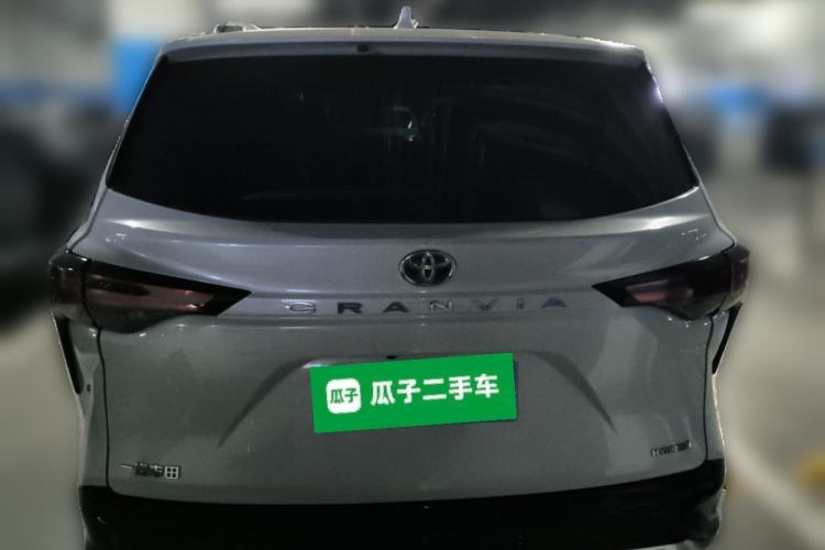 Used Toyota Granvia 2022 2.5L Hybrid Premium Edition