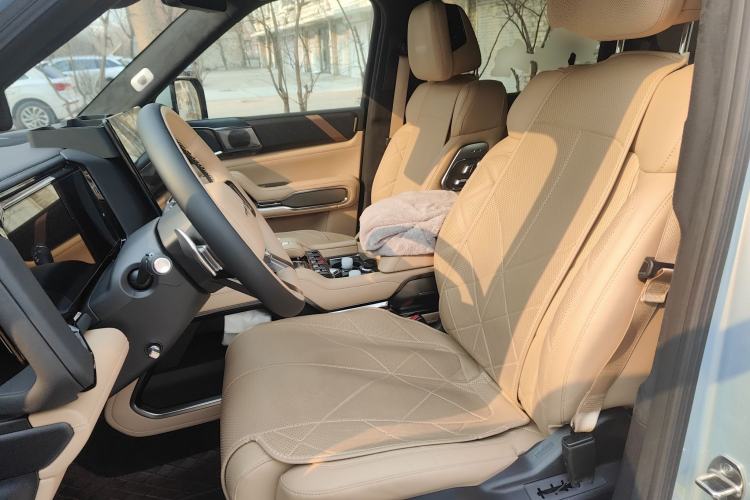 Used Formula Leopard 8 2025 Smart & Brave Flagship Edition 7 Seats