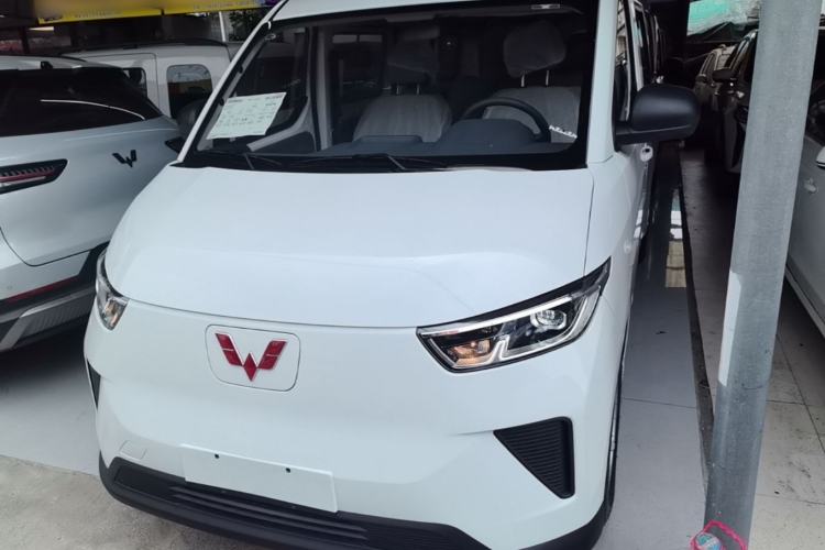 Used Wuling Yangguang 2026 Model, 330km Bus Comfort Edition