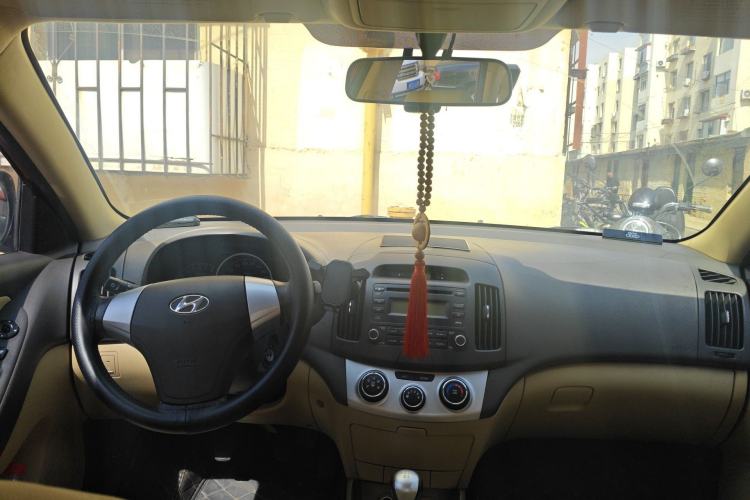 Used Hyundai Celesta 2010 1.6L MT GLS Center Console