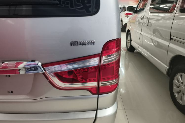 Used Jinbei Grace 2014 2.0L Luxury Short-Wheelbase 7-Seater 1TR
