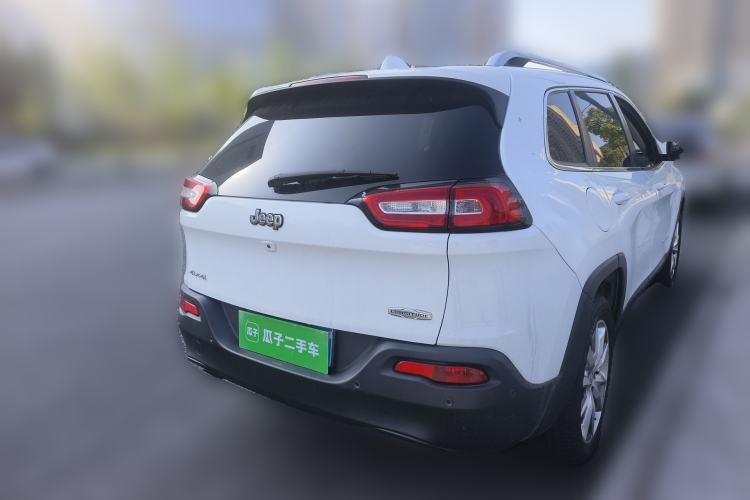 Used Jeep Cherokee 2014 2.4L Luxury Edition Rear Right 45 Deg