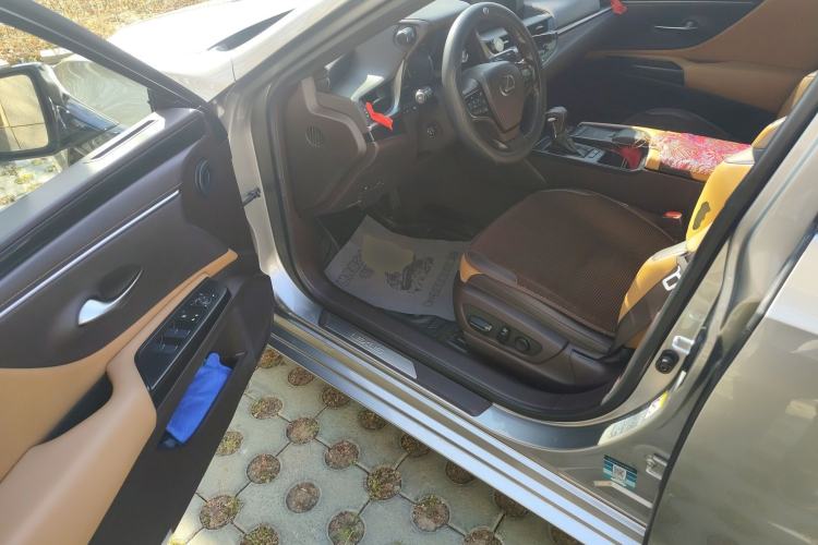 Used Lexus ES 2018 300h Premier Edition China V Standard
