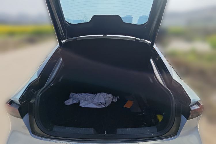 Used CHANGAN UNI-V 2022 1.5T Prestige Version Trunk